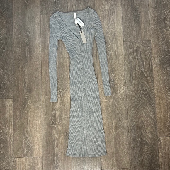 Aritzia The Group By Babaton Avalon Midi Dress Buttons Bodycon Stretch Fitted - Picture 2 of 16
